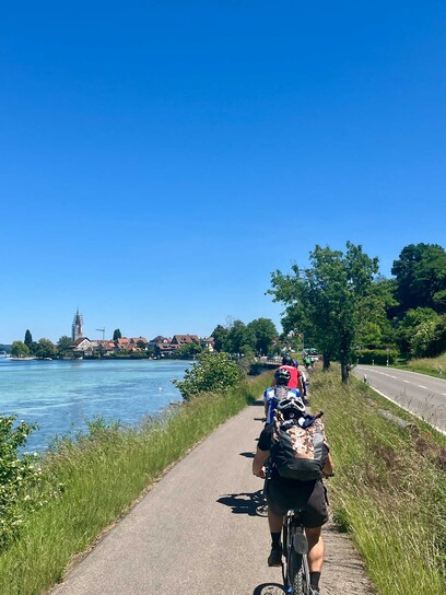 Foto Foto der Teilnehmer beim Fahrradfahren Foto Foto der Teilnehmer beim Fahrradfahren