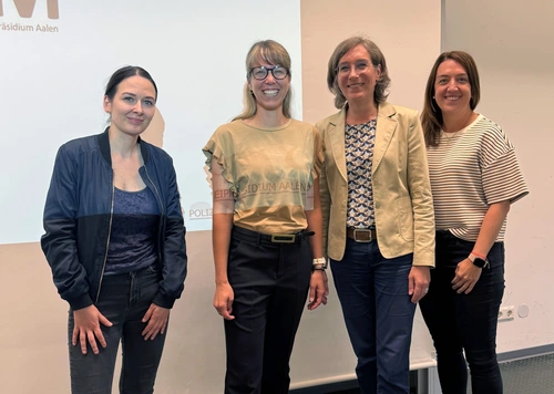 Bild: Das Projektteam von links nach rechts: Julia Mayr, Nicole Veigel, Prof. Dr. Birte Dohnke, Katja Schleicher. Bildquelle: Ines Schröder. Bild: Das Projektteam von links nach rechts: Julia Mayr, Nicole Veigel, Prof. Dr. Birte Dohnke, Katja Schleicher. Bildquelle: Ines Schröder.