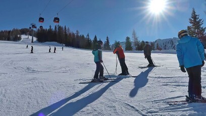 Foto Aussicht der Skipiste mit Skilift Foto Aussicht der Skipiste mit Skilift