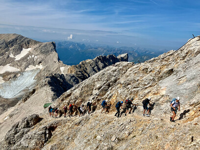 Foto Gruppenbild kurz vor dem Gipfel der Zugspitze Foto Gruppenbild kurz vor dem Gipfel der Zugspitze