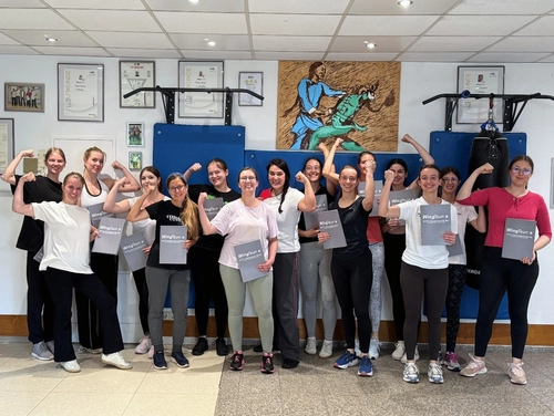 Foto: Die Teilnehmerinnen der PH beim Selbstbehauptungs- und Selbstsicherheitskurs. Bildquelle: Evelyn Ehrlich. Foto: Die Teilnehmerinnen der PH beim Selbstbehauptungs- und Selbstsicherheitskurs. Bildquelle: Evelyn Ehrlich.