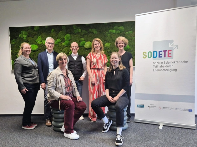 Das Projektteam von SODETE (v.l.n.r.): Sabrina Hofmann, Prof. Dr. Helmar Schöne, Prof. Dr. Marita Kampshoff, Prof. Dr. Daniel Rellstab, Dr. Margarete Menz, Elena Denzler, Dorothee Engbers. Bildquelle: JProf. Josef Guggemoos