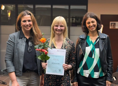 v.l.n.r.: Prof. Dr. Jana Krüger, Franziska Jehle und Prof. Dr. Ina Henning. Bildquelle: PH Schwäbisch Gmünd. v.l.n.r.: Prof. Dr. Jana Krüger, Franziska Jehle und Prof. Dr. Ina Henning. Bildquelle: PH Schwäbisch Gmünd.