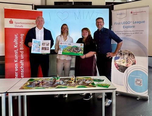 v.l.n.r.: Holger Kreuttner, Prof. Dr. Silke Ladel, Anna Nothnagel, J.Prof. Dr. Jan Winkelmann. v.l.n.r.: Holger Kreuttner, Prof. Dr. Silke Ladel, Anna Nothnagel, J.Prof. Dr. Jan Winkelmann.